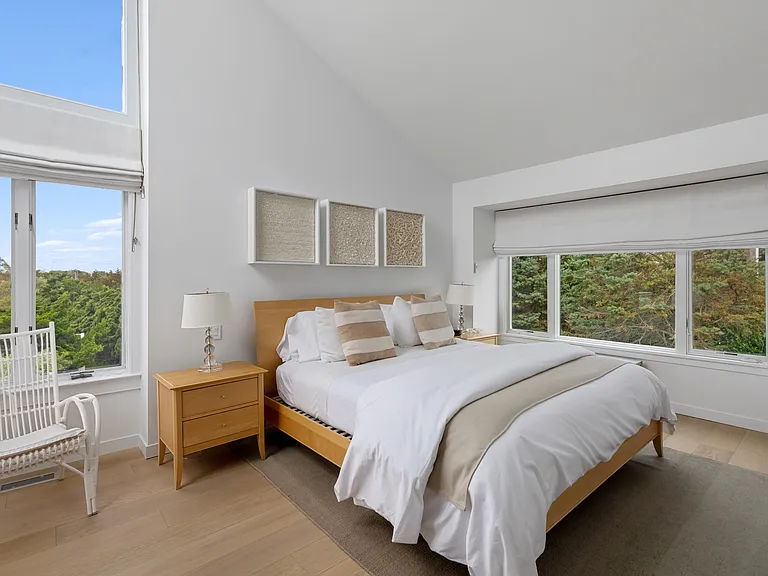 114 Dune Rd — Photo 29