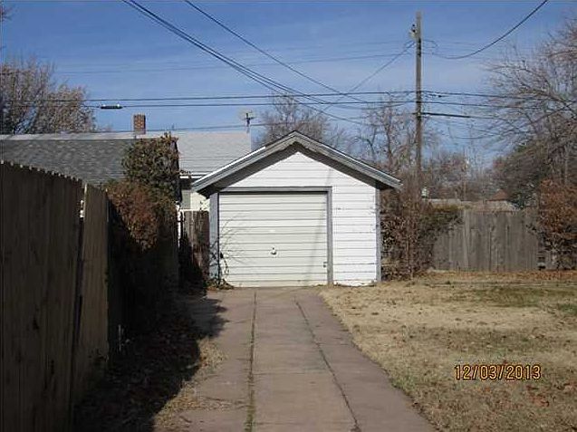 2nd image of 1618 W Maple St