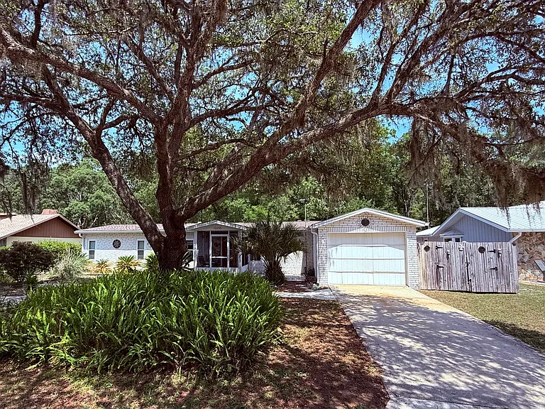 10033 SW 182nd Ct — Photo 2