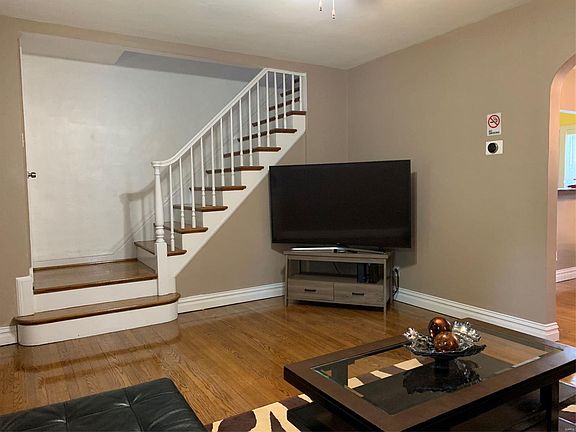 4th image of 1025 Sanford Ave