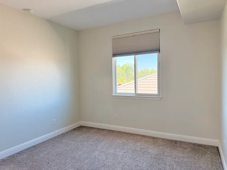 653 Lilja Ct — Photo 17