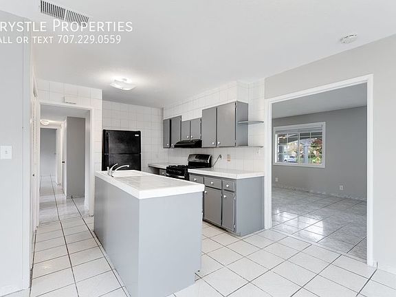 3rd image of 163 Cortland Cir