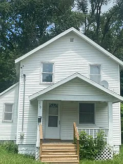 210 W Palmer Ave — Photo 1