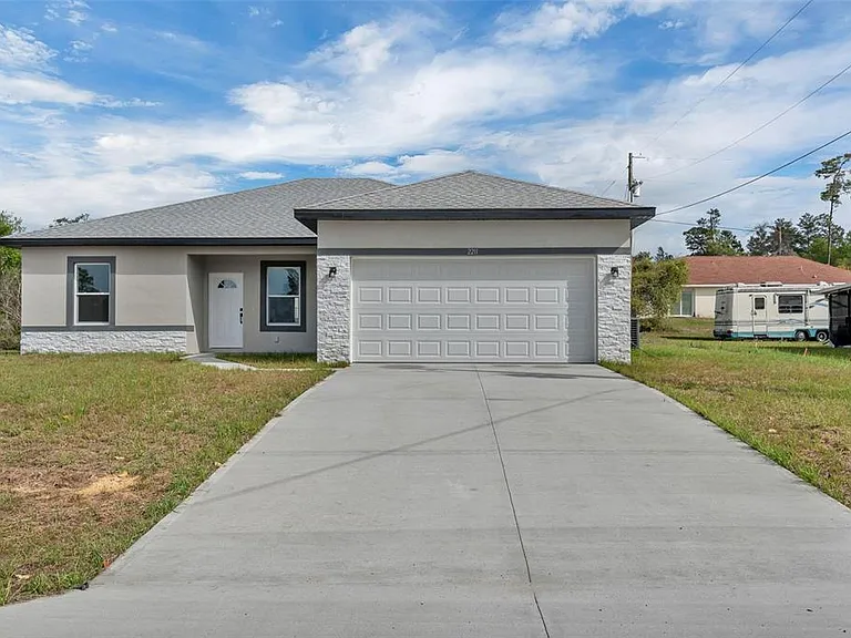 2211 SW 153rd Pl — Photo 1