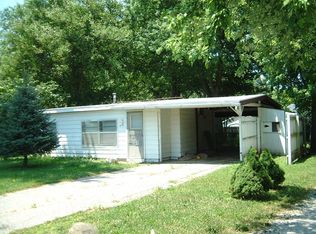 918 Fuller St, Charleston, IL 61920