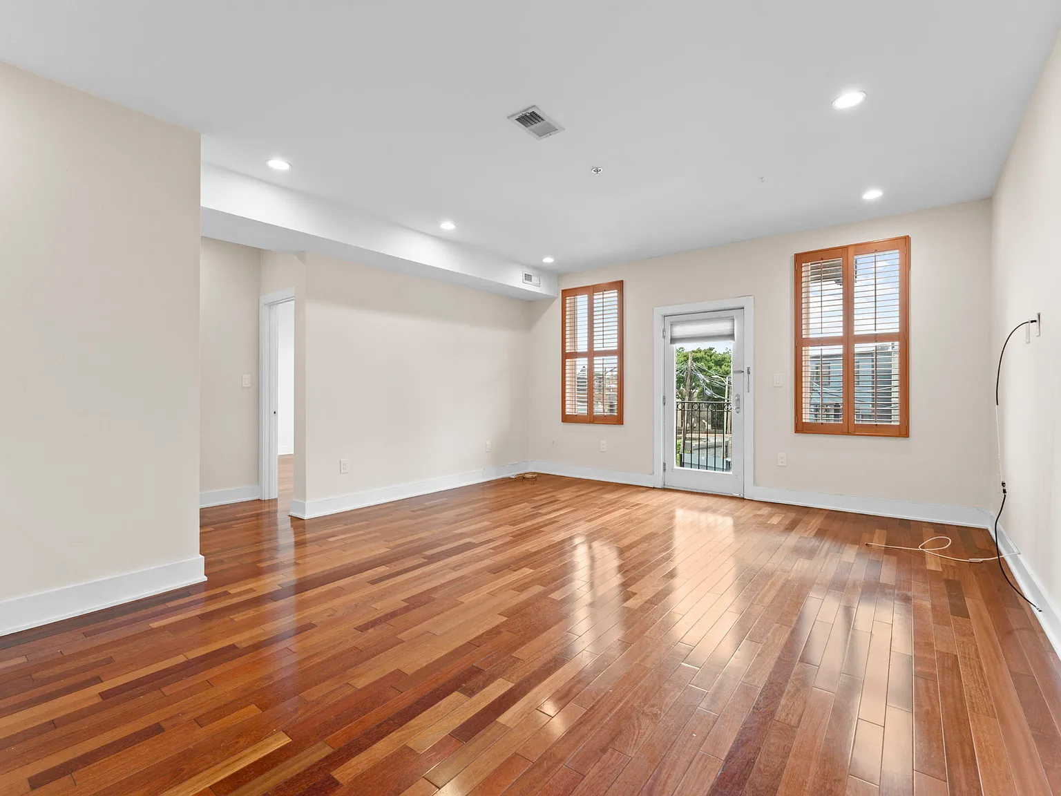 2 bed, 960 sqft, $3,100 — Photo 4