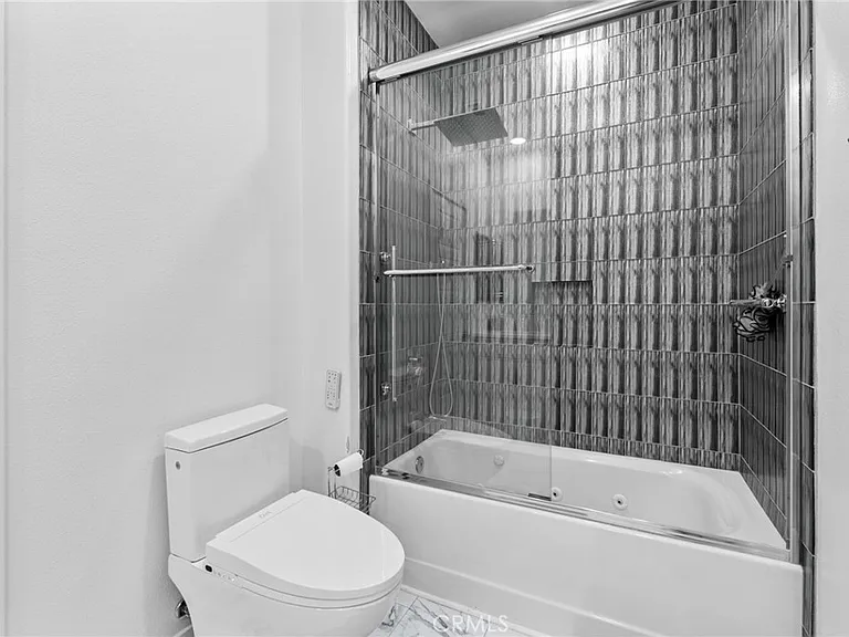 243 Waypoint — Photo 17