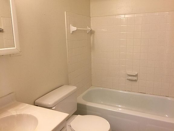 4th image of 1896 Somerset Dr