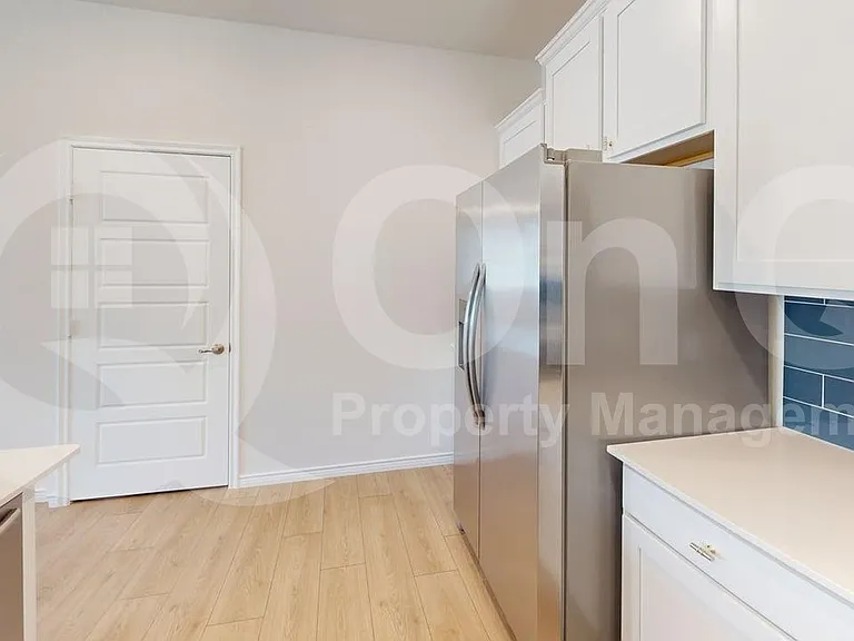 2724 Mexia Ln — Photo 5