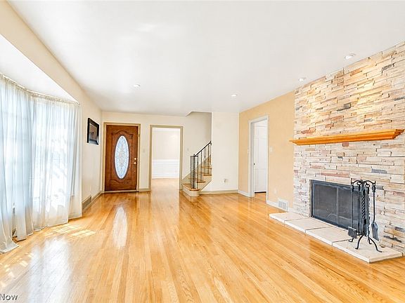 5th image of 142 Bexley Dr