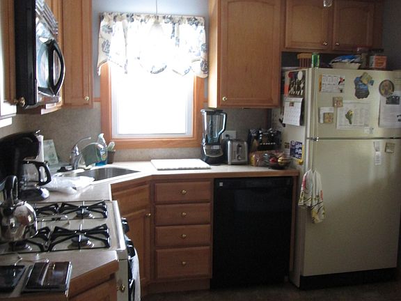 4th image of 12 Sherwood Ave