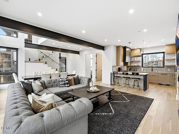 4th image of 3589 Ridgeline Dr