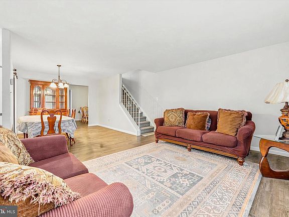 5th image of 1384 Arundel Way