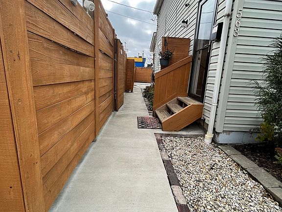3rd image of 563 South Ln