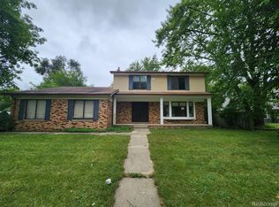 2015 Old Ln, Waterford, MI 48327