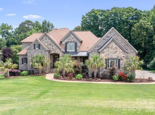 2215 Whiskery Dr, Waxhaw, NC 28173