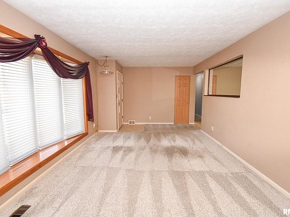 5th image of 2715 S Tiara Strip