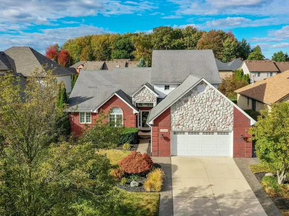 45563 Thorn Tree Ln, Macomb, MI 48044