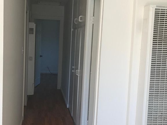 5th image of 413 El Cajon Dr