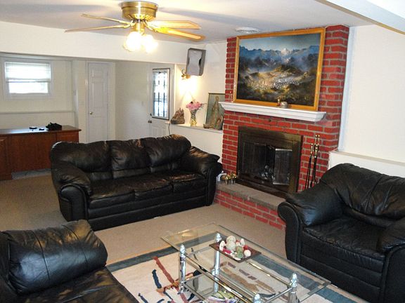 Family Room w/Fireplace