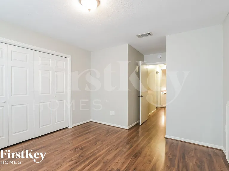 7019 Rosebrook Cir — Photo 11