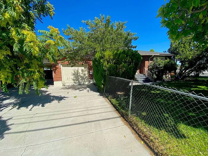 1100 Sutro St — Photo 5