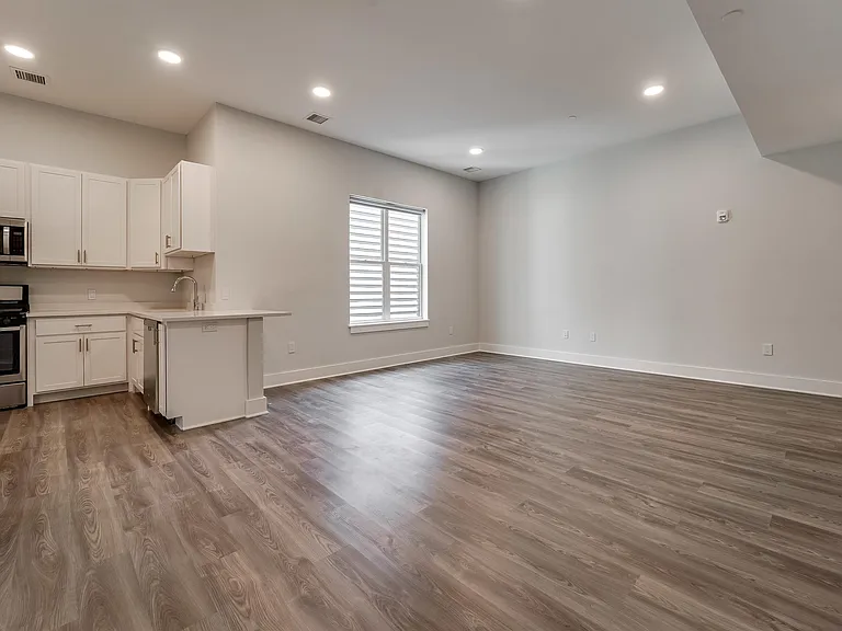 660 Grand St #313 — Photo 4