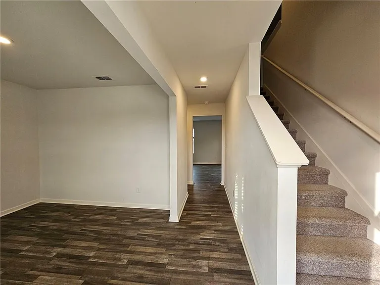 504 Pemberton St — Photo 4