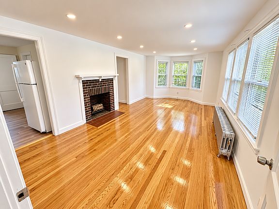 3rd image of 521 Burncoat St #1