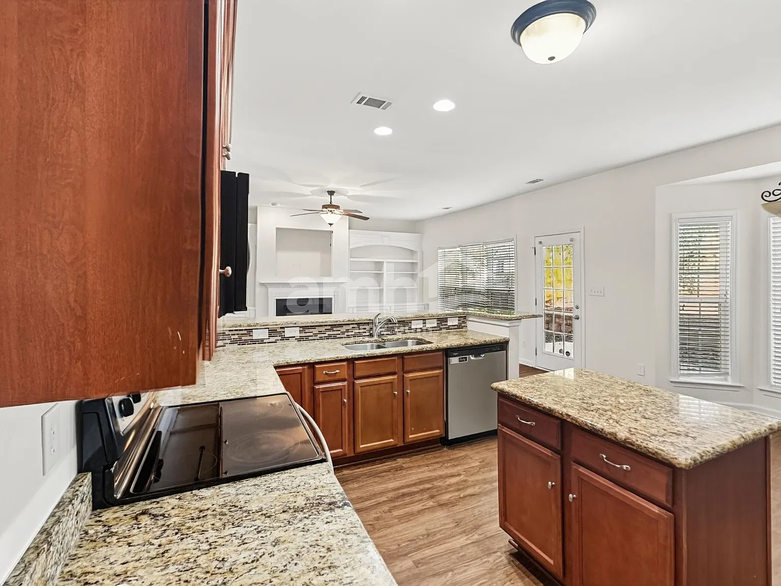 4 bed, 2.5 bath, 2894 sqft, $2,680 — Photo 4