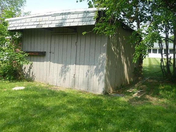 3rd image of 1770 Pickering Dr