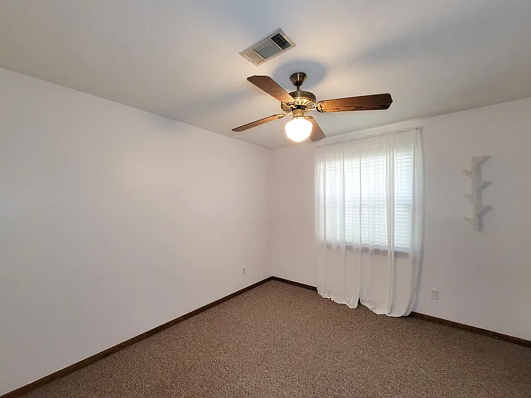 10282 Valley Dr S — Photo 26