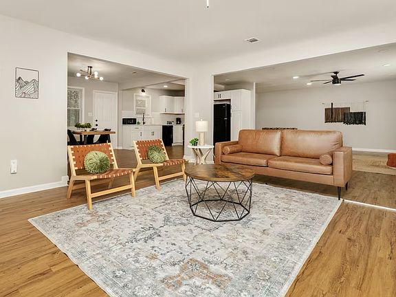 2nd image of 110 Foxwood Ct