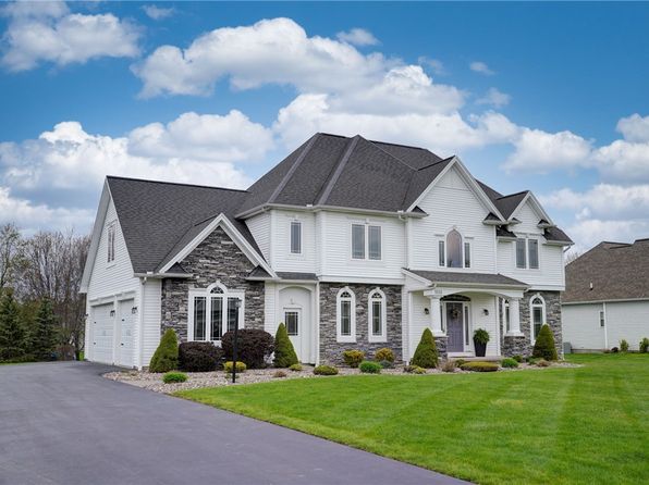 1515 Providence Dr, Webster, NY 14580