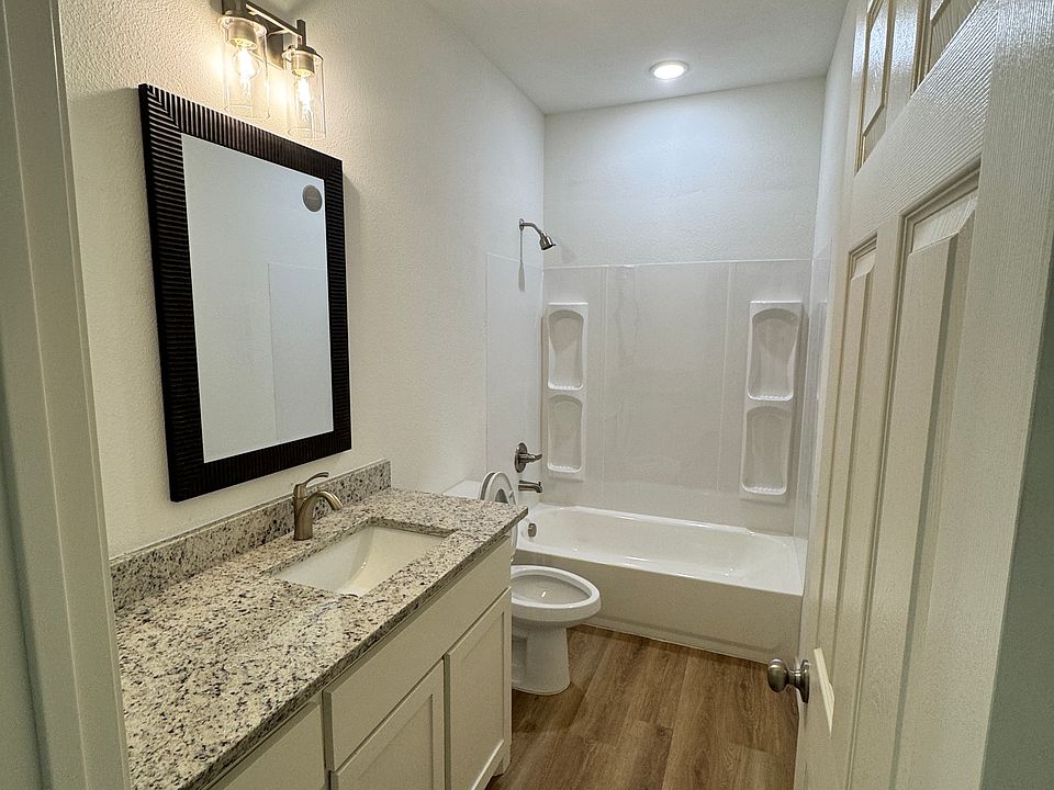 1st image of 408 Vista Mdw