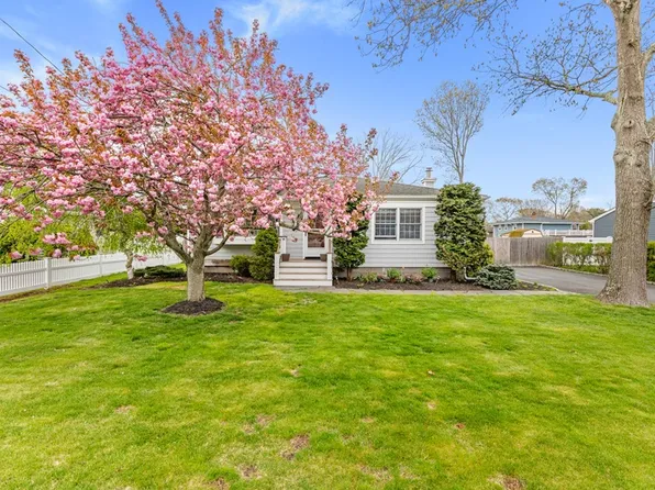 269 N Titmus Dr, Mastic, NY 11950