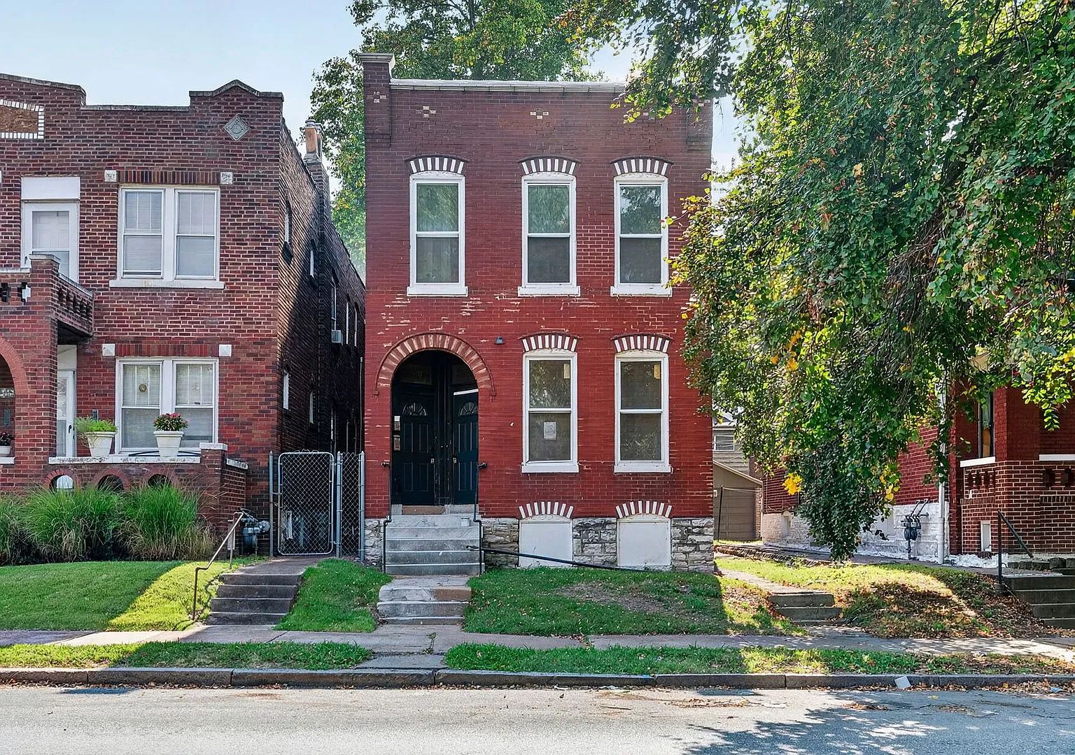 920 Bates — Photo 1
