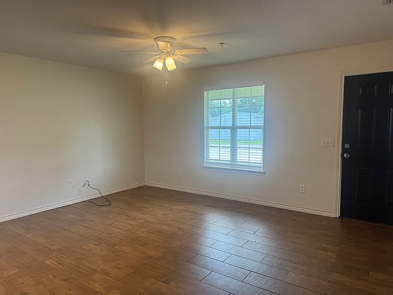 601 W 17th St #118 — Photo 3