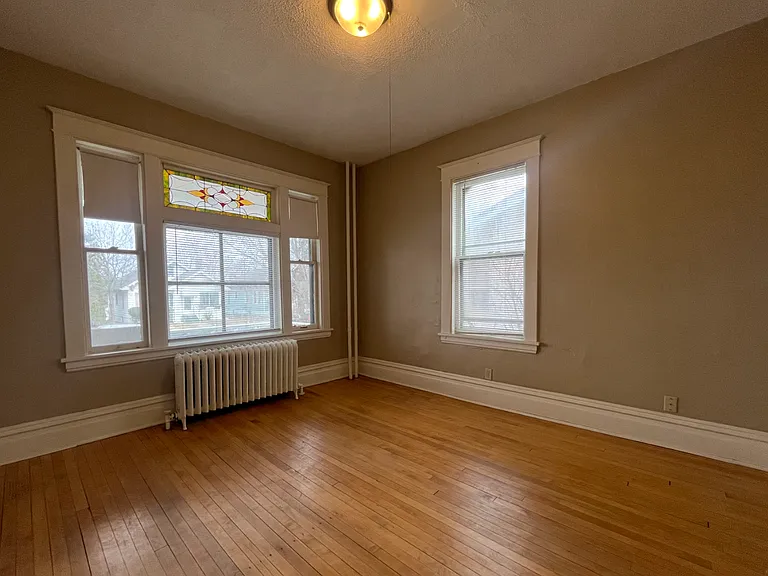 744 Simon Ave — Photo 4