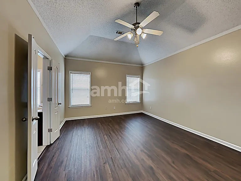 9321 N Fairmont Cir — Photo 10
