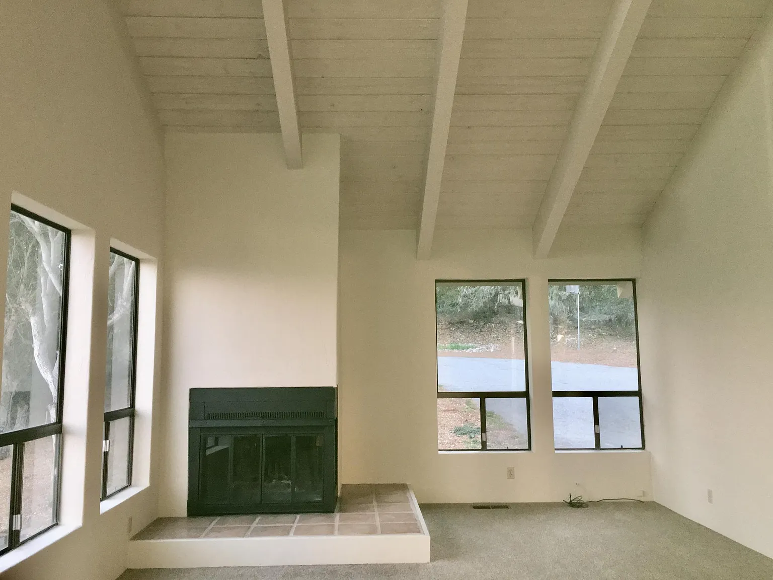 3 bed, 2.5 bath, 2576 sqft, $4,600 — Photo 2