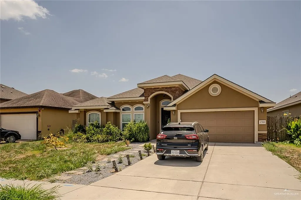 3 bed, 2.0 bath, 2159 sqft, $2,200 — Photo 2