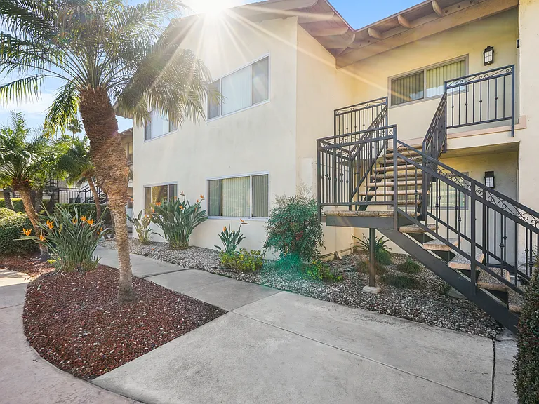 Sierra West Apartments — Photo 10