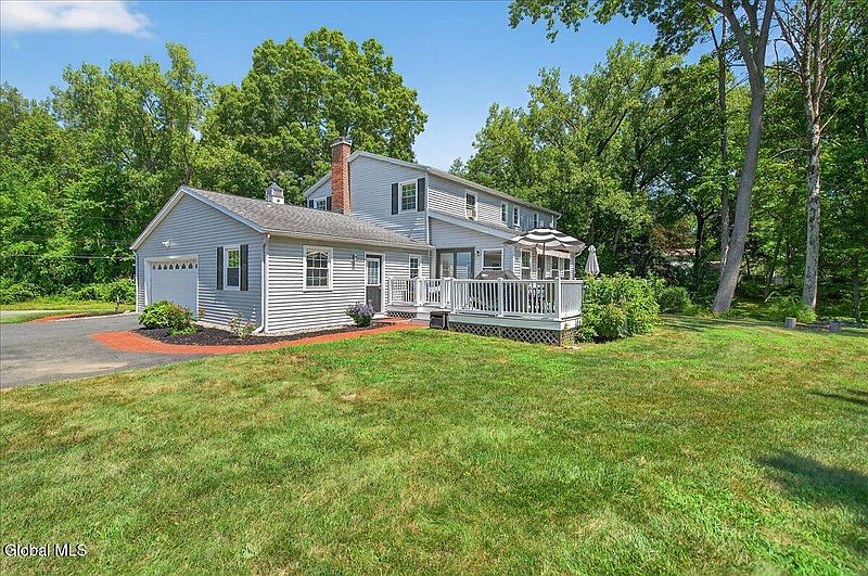 3rd image of 5 Laurel Oak Lane
