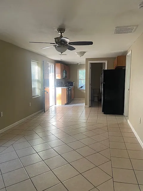 3 bed, 1352 sqft, $1,395 — Photo 2