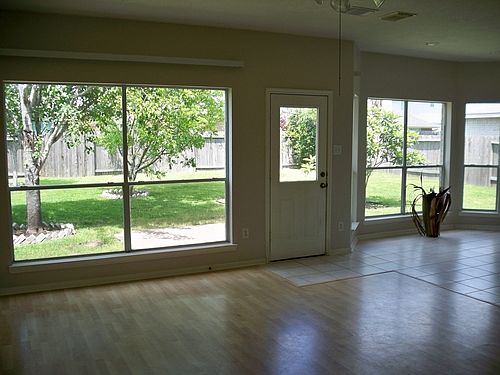 4th image of 3707 Wellington Dr