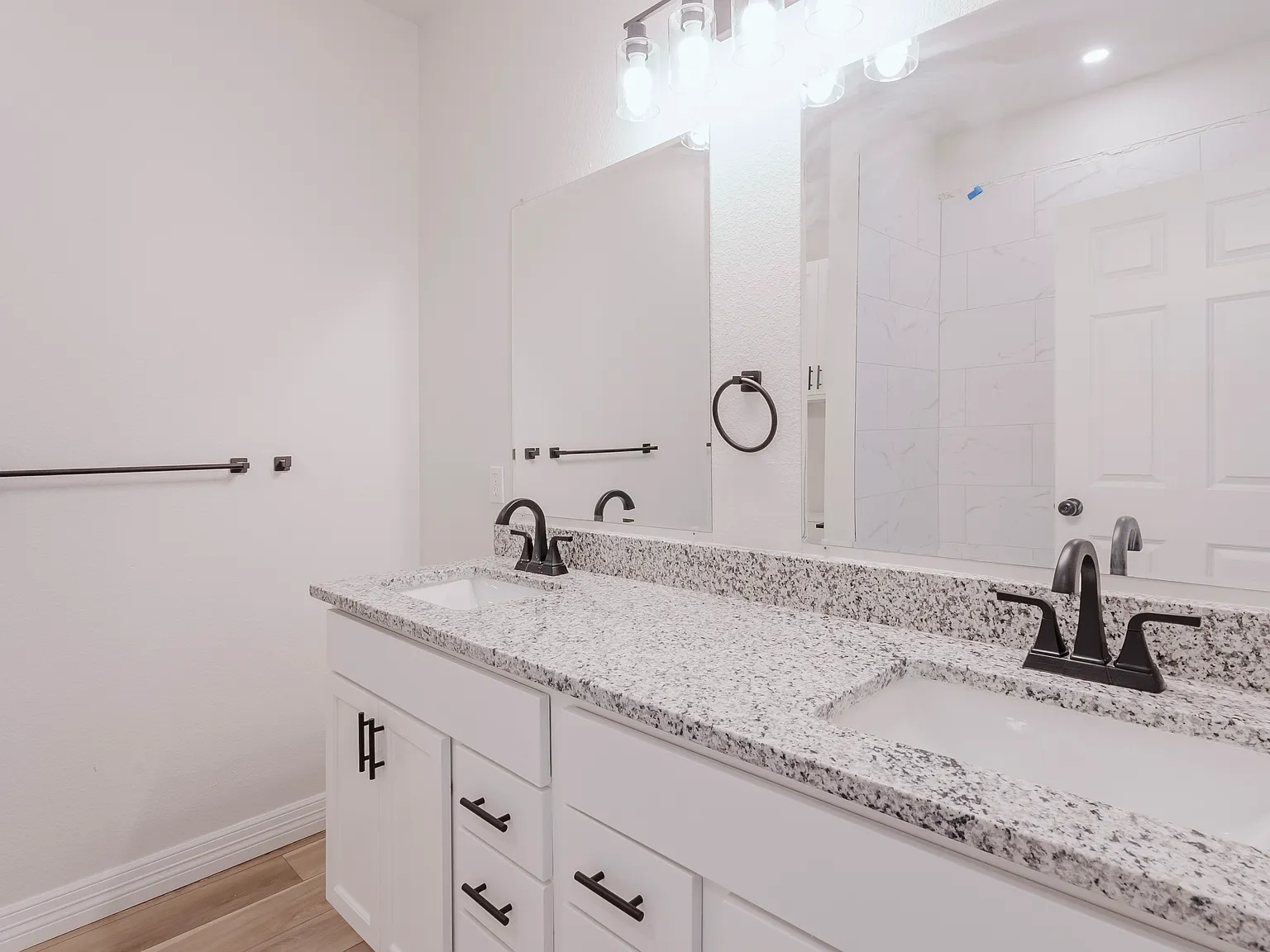 4 bed, 1350 sqft, $1,650 — Photo 2