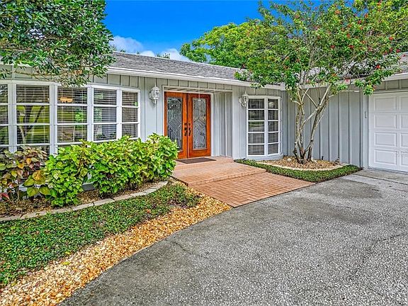 3rd image of 2824 Briarwood Ln