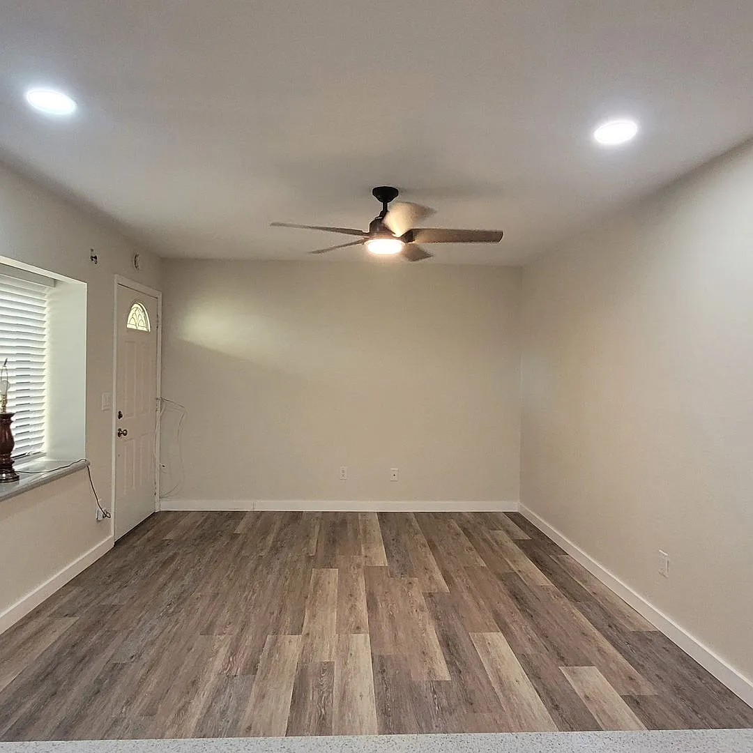Building Photo - 1460 Sheafe Ave NE #105