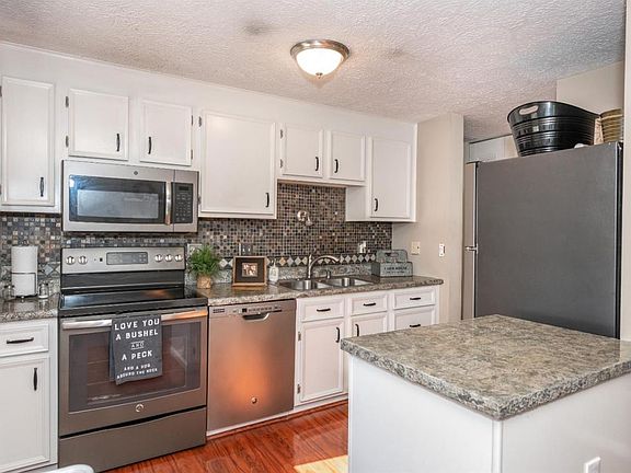 2nd image of 893 Bradford Ct